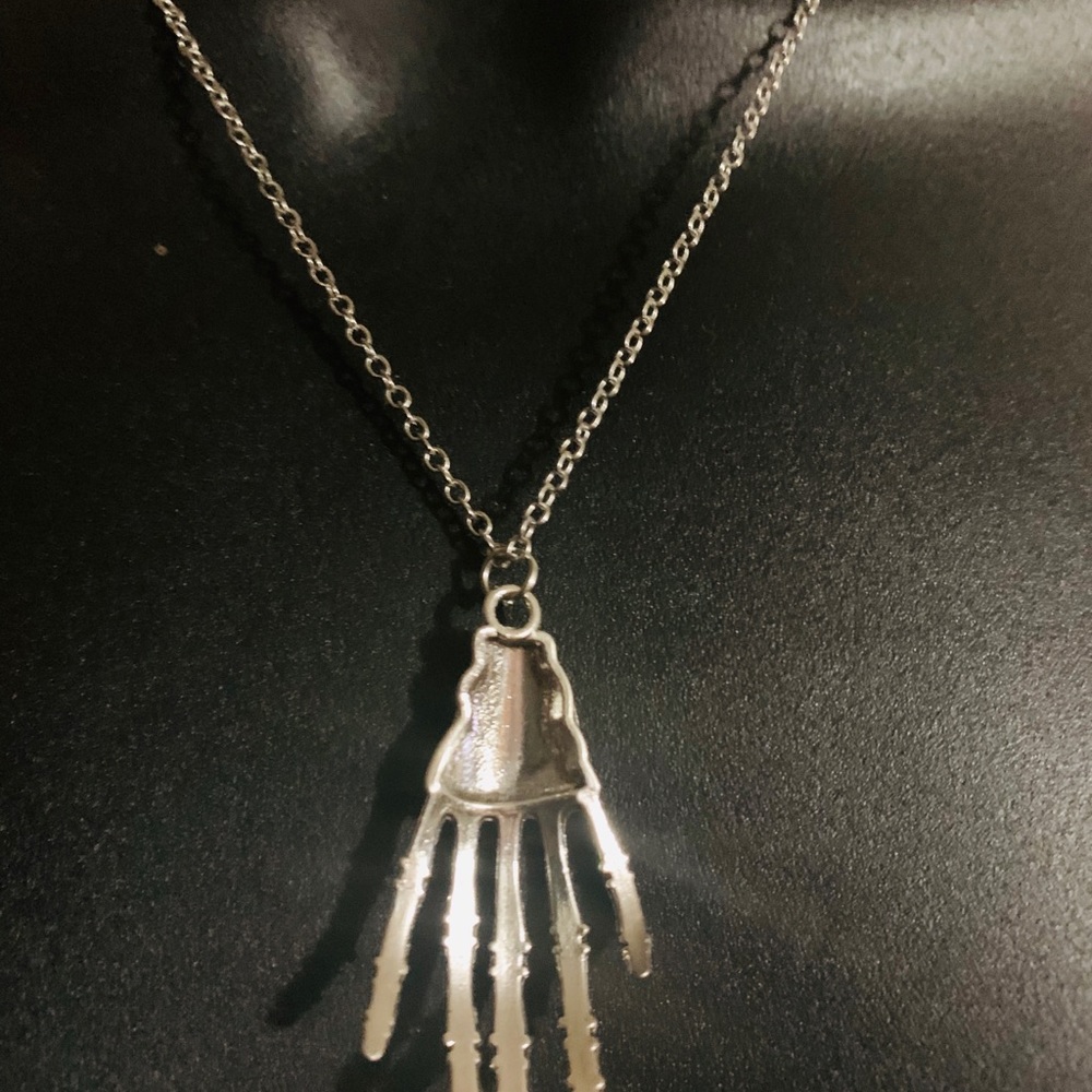 Skeleton ๐ Hand Necklace - Picture 7 of 7